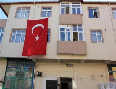 Şehidin Sultanbeyli’deki Baba Ocağına Ateş Düştü