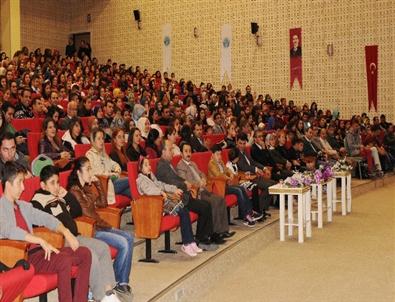 Benimle Delirir Misin? 7 Aralık Üniversitesi’nde Sahnelendi