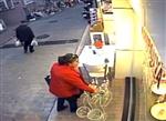 Süs Bisikletini Çalarken Kameralara Yakalandı