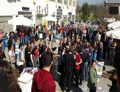 Üniversite Öğrencilerinin Cumhuriyet Bayramı Standı Kavgası