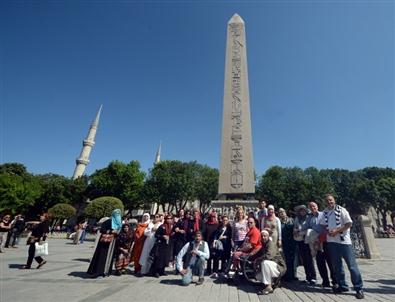 Görme Engelli Arkadaşlarına İstanbul’u Anlattılar