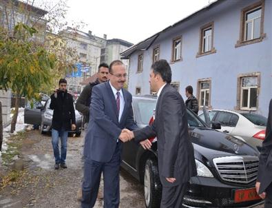 Vali Canbolat Yüksekova'da