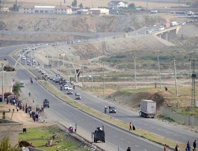 Ağır Silah Taşıyan Peşmerge Konvoyu Cizre'den Geçti