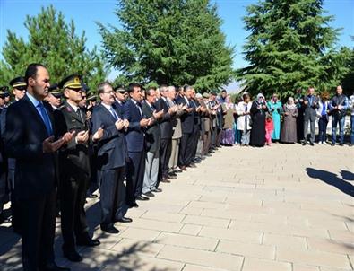 Kurban Bayramı Öncesi Kırşehir Protokolü Şehitlikte