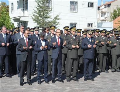 Uşak'ta Bayram Önü Şehitlik Ziyaret Edildi