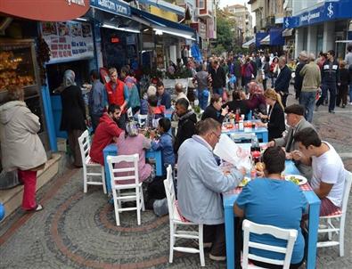 Yunanlıların Balık Ekmeğe İlgisi Artıyor