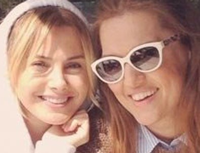 Demet'ten Ece'nin bebeğine sürpriz hediye