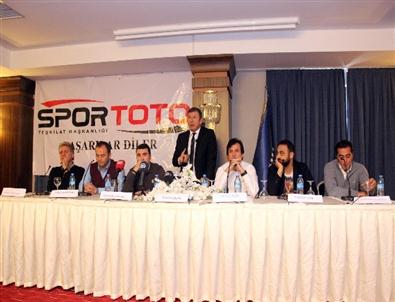 Futbolun Ustaları Ağrı’da Geleceğin Yıldızlarıyla Buluştu