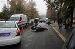 KADIN SÜRÜCÜ - Kaza Yapan Motosiklet Sürücüsünü Kaskı Kurtardı