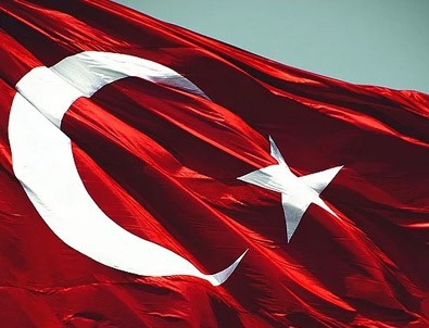 2 ilde Türk bayrağına saldırı!