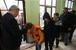 YUNUS EMRE KÜLTÜR MERKEZİ - Başkan Karaosmanoğlu Çocuklara Harçlık Dağıttı