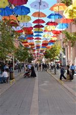 PTT  - Şemsiye Sokak, Esnafların Yüzünü Güldürdü