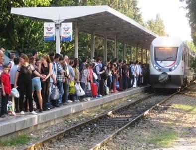 Bayramda Trenler Dolu Gitti, Dolu Geldi