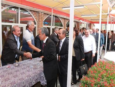 Gördes'te Bayramlaşmaya Yoğun İlgi