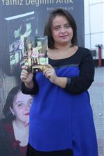 FAHRİ DOKTORA - Down Sendromlu Yazar Pelin Atakan Kitap Fuarında