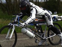 FERRARI - Bisikletiyle 4,8 saniyede 333 Km hız yaptı