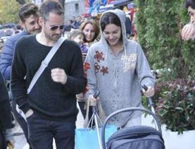 Hande Ataizi bebeğiyle gezmede
