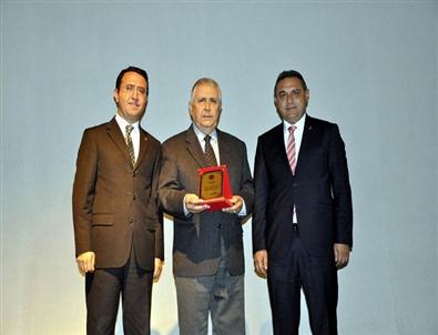 Emekli Orgeneral Başer ‘kanatsız Uçmak’ Adlı Kitabını İmzaladı