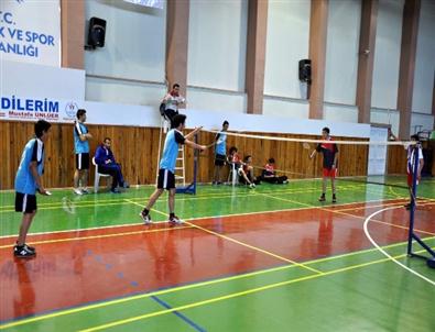 Okullararası Gençler Badminton İl Birinciliği Müsabakaları Başladı