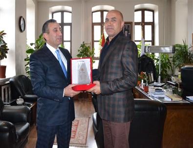 Bingül'den Korkut'a Plaket