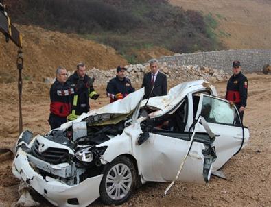 İkaz Levhasına Çarparak Takla Atan Araçta 3 Kişi Öldü