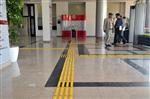 ENGELLİ ASANSÖRÜ - Kepez Belediyesi’nde Engelli Vatandaşlar İçin Asansör Yapıldı