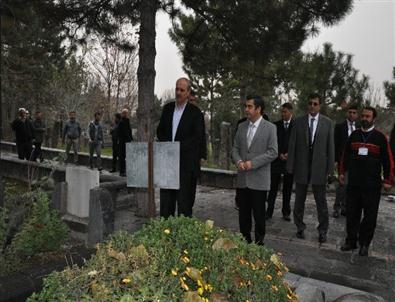 Başbakan Yardımcısı Numan Kurtulmuş Seyyid Burhaneddin Türbesi’ni Ziyaret Etti