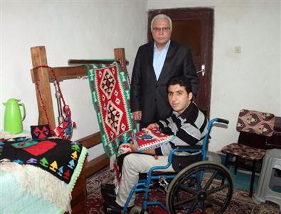 Engelliler Dokuma Tezgahında Ürettiklerini Pazarda Satacak