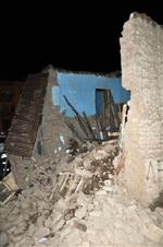 KÜMBET - Kerpiç Evin Duvarı Çöktü Açıklaması