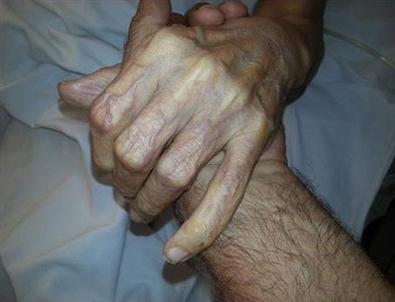 Deniz Gezmiş'in Annesi Mukaddes Gezmiş Hayatını Kaybetti