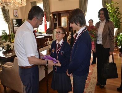 Vali Bektaş Eğitimcileri ve Öğrencileri Ağırladı