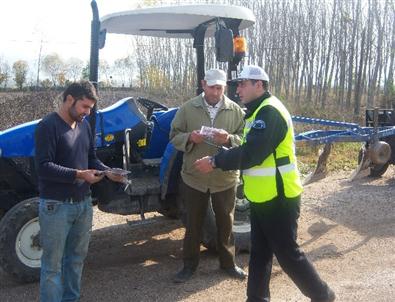 Traktör Sürücülerine Reflektör Uyarısı