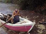 Vatandaşlar Teknelerle Balık Yerine Odun Topluyor