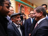 ANAOKULU ÖĞRENCİSİ - Davutoğlu cemevini ziyaret etti
