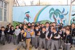 ÖĞRENCİ VELİSİ - Oltu Karabekir İlkokulu Duvarlarını Çizgi Film Karakterleriyle Süslediler