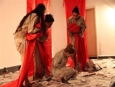 Özap’ta 'Kadın Ölüleri” Adlı Tiyatro Oyunu Serilendi