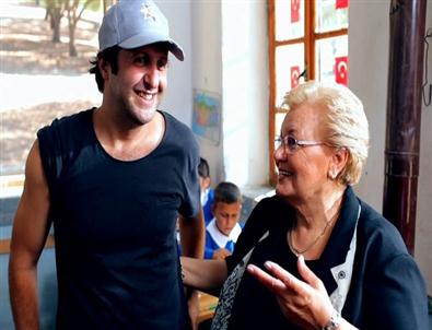 Ünlü Oyuncu İlkokul Öğretmenini Filminde Oynattı