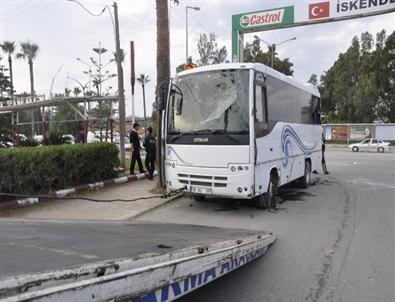 Çevik Kuvvet Otobüsü Kamyonetle Çarpıştı Açıklaması