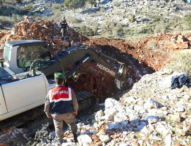 Kaçak Kazı Yapan 8 Kişi Suçüstü Yakalandı