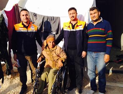 Afad Ekibinden Suriyeli Engelliye Sandalye
