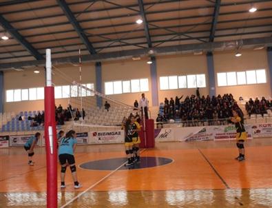 Korkuteli'nde Liseler Arası Voleybol Turnuvası Devam Ediyor