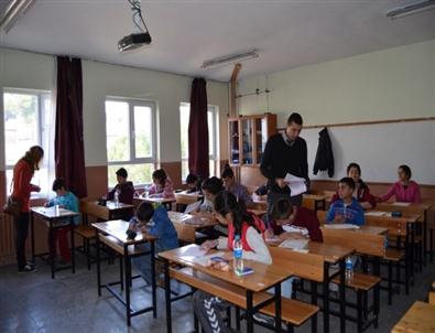 Selendi'de Teog Sınavında 400 Öğrenci Ter Döktü