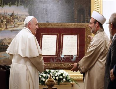 Diyanet İşleri Başkanı Görmez’den Papa Francis’e Anlamlı Hediye