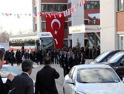 Erzurum’da Bir Grup Konutzede Başbakan Davutoğlu'ndan Destek İstedi