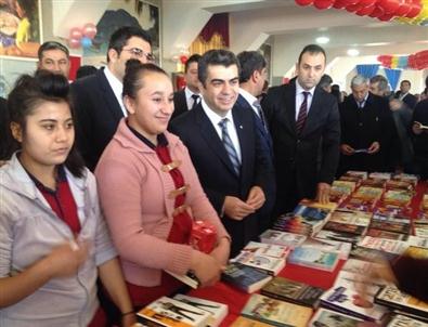 Kumbaralarını Vali Düzgün İle Birlikte Açarak Kitap Aldılar