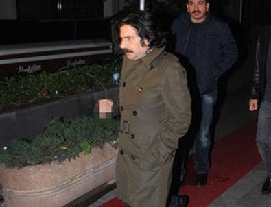 Okan Bayülgen yeni aşkıyla gecelerde