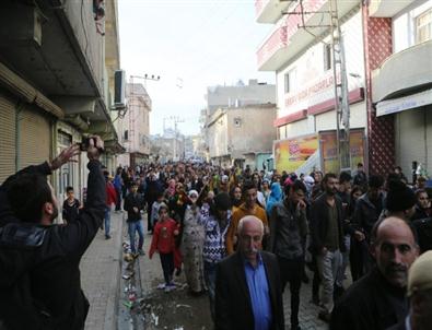 Cizre'de Kobani İçin Düzenlenen Yürüyüş Olaysız Sona Erdi