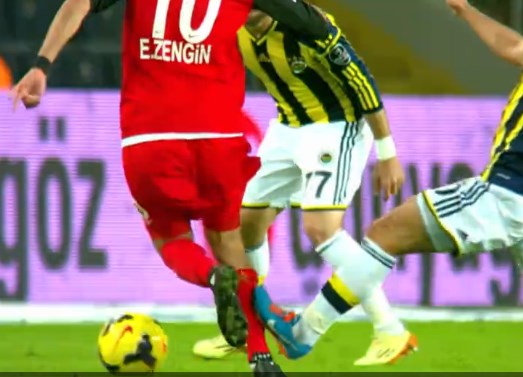 Emre Belözoğlu oyundan atıldı