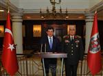 NECDET ÖZEL - Başbakan Davutoğlu, Genelkurmay Karargahında Brifing Aldı