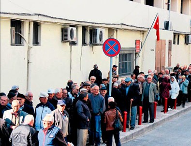 İzmir'de yaşlılara kart işkencesi
